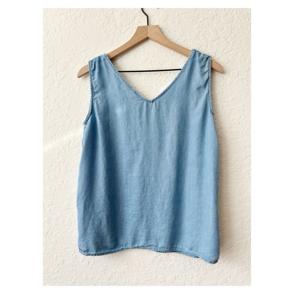 Jane and Delancey Chambray Top - Picture 3 of 5